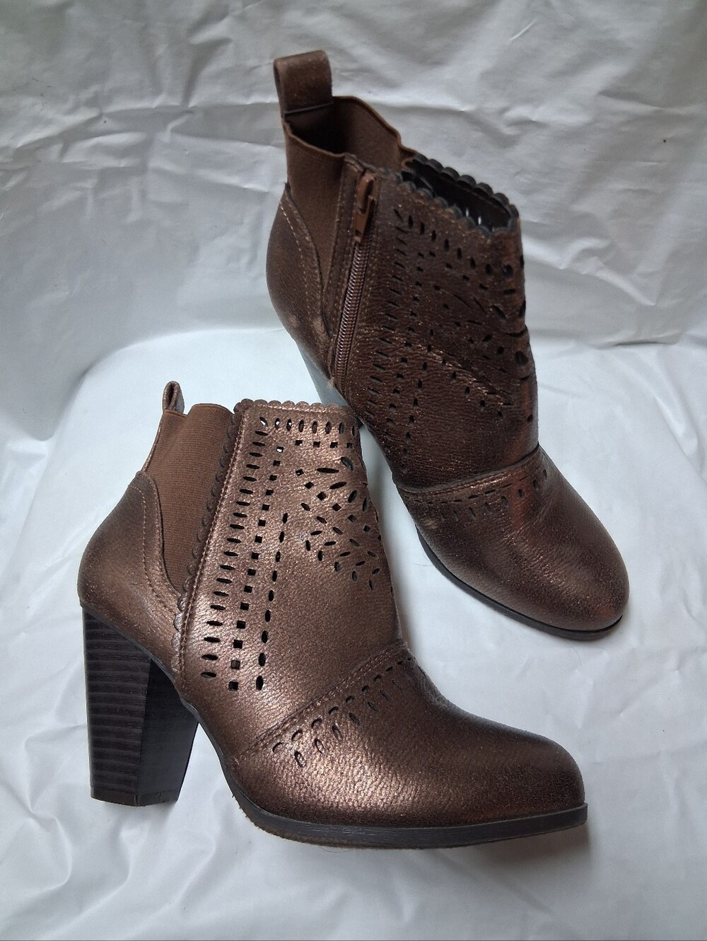 Sugar Women’s Brown Heeled Ankle Boots – Stylish Cutout Design Sz 8 Preowned